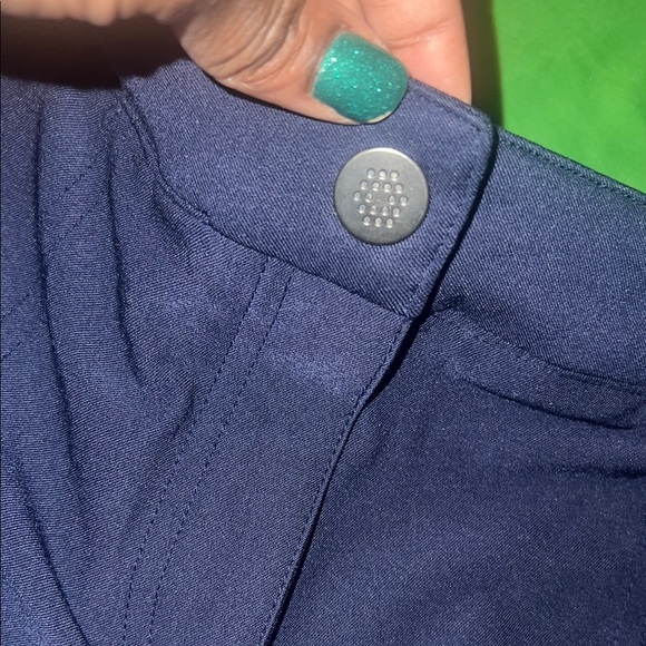 Puma Women's Navy Blue Stretch Golf Shorts size Small - Picture 7 of 12